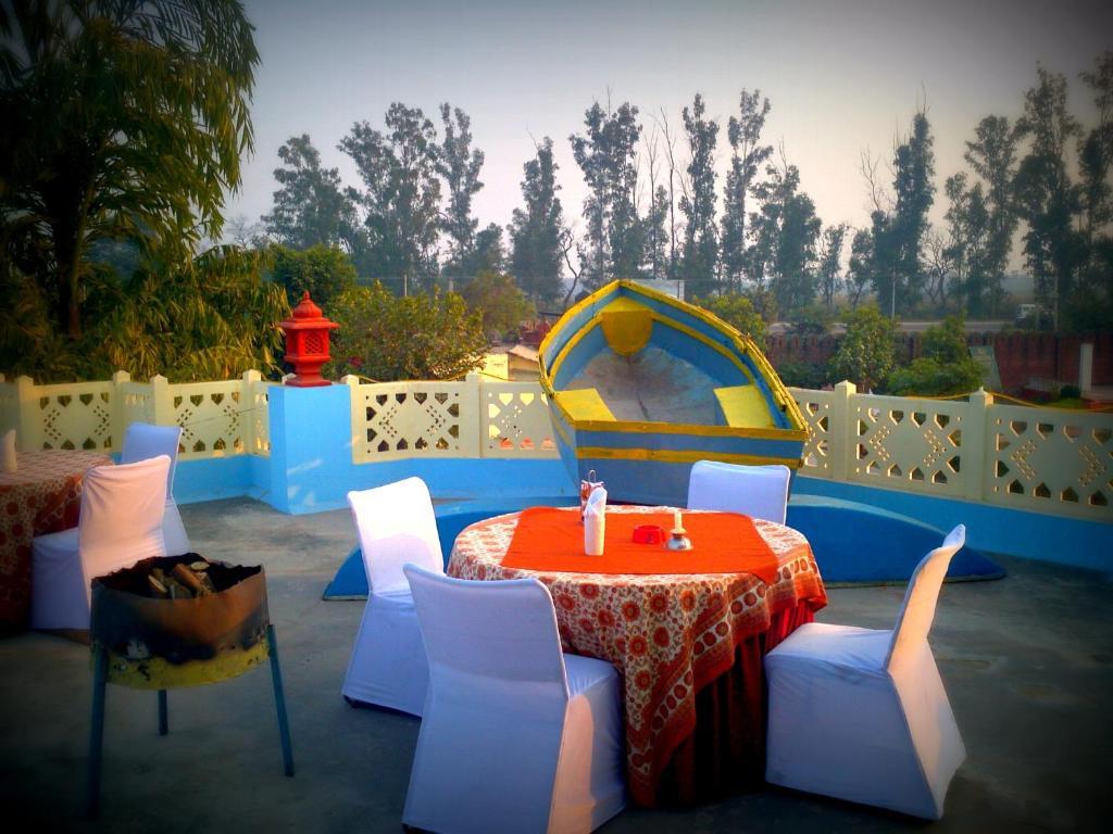 Swaraj Resorts Bharatpur Bagian luar foto