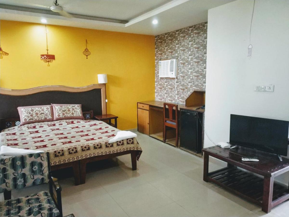 Swaraj Resorts Bharatpur Bagian luar foto