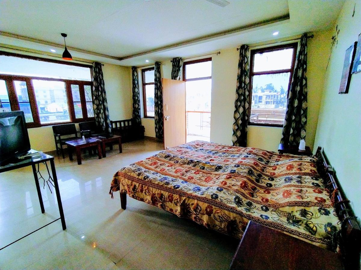 Swaraj Resorts Bharatpur Bagian luar foto